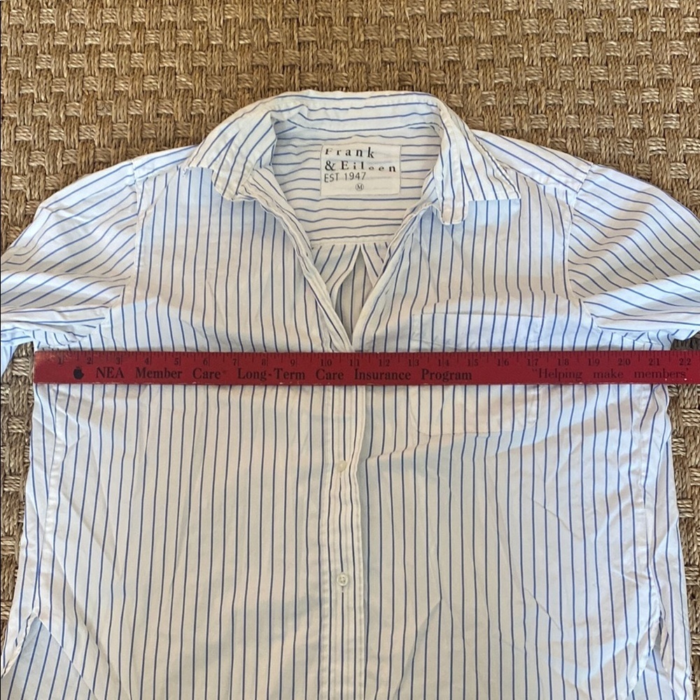 Frank & Eileen Sylvio Blue and White Untuckable Striped Shirt sz Med - Picture 5 of 8